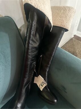 Zara Black Knee-High Leather Boots with Shearling Cuff